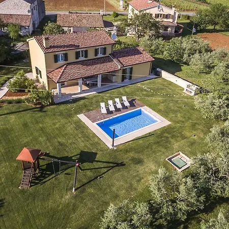 Villa Pretty In With Swimming Pool *