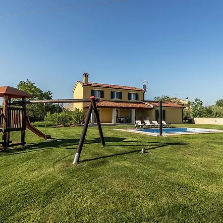 Pretty In With Swimming Pool * Kadumi